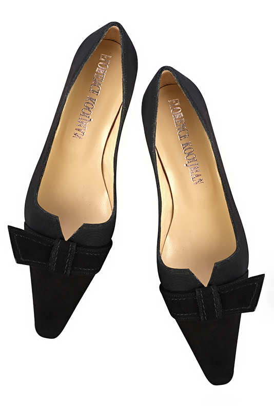 Matt black women's dress pumps, with a knot on the front. Tapered toe. Low kitten heels. Top view - Florence KOOIJMAN